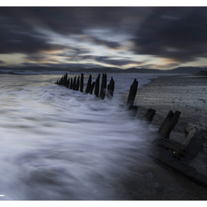 Shipwreck and waves Rossbeigh