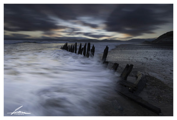 Shipwreck and waves Rossbeigh